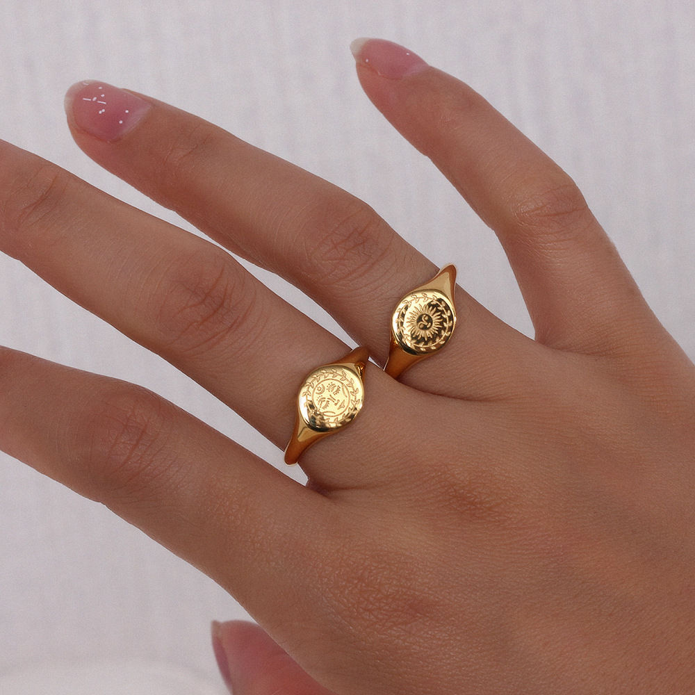 Simple Retro Style Women's Ring Ornament