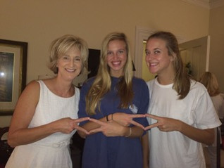 ADPi Welcomes Alumnae for Initiation