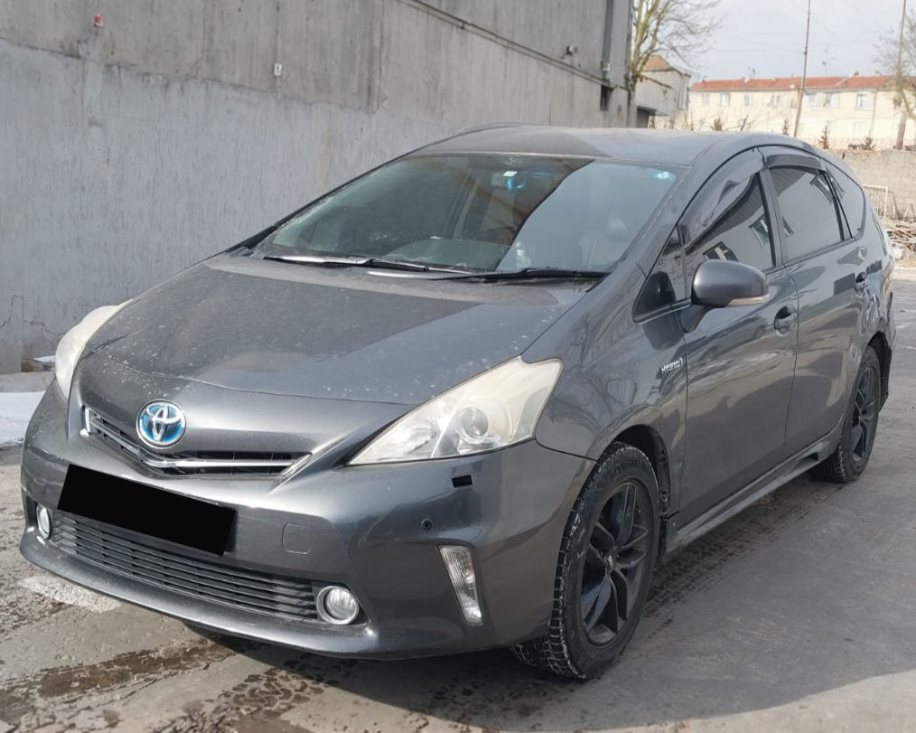 Toyota.Prius Alpha-41