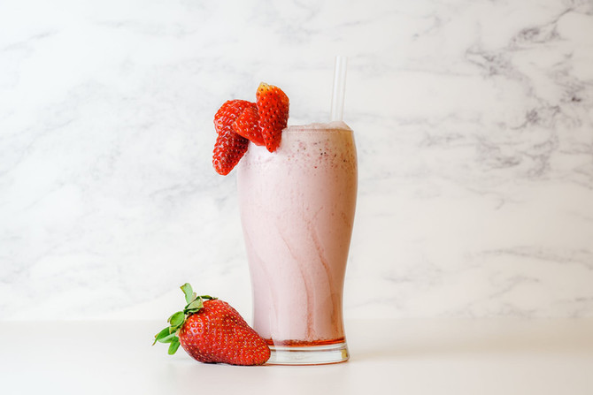 Milk Shake Forte de Morango (Cremoso e sem Lactose) colab com Batata Assando