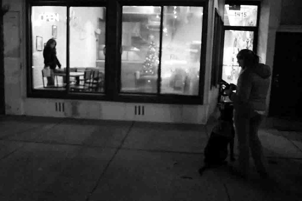 Finding Peace in Chicago's Neighborhood Streets on Christmas Eve - Today's Pictures