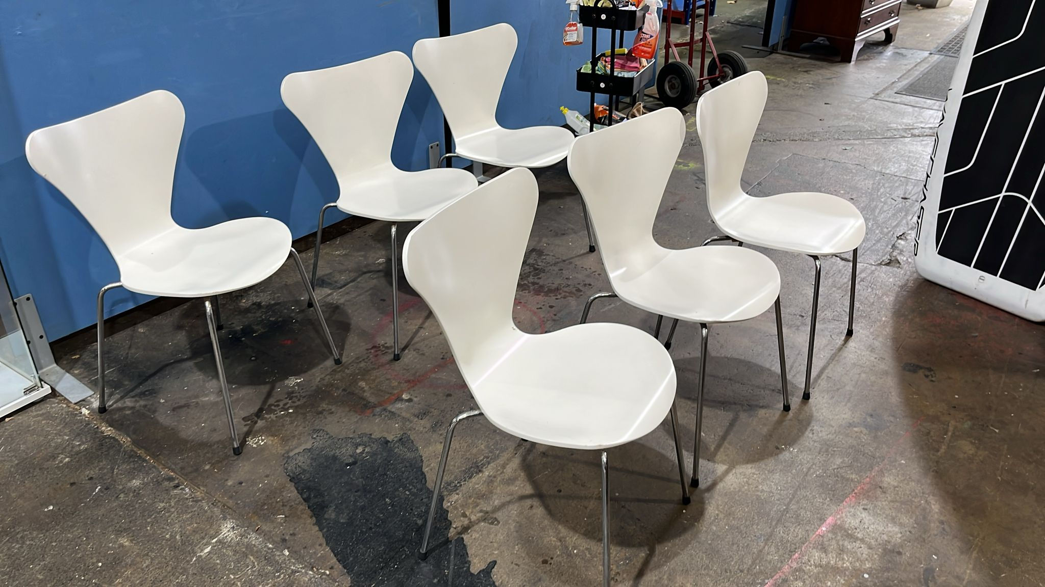 Set of 3 White Dining Chairs – Modern Design