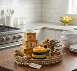 BEE MUG DISPLAY CROP