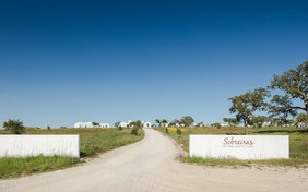Driving in, you can already feel that this will be something special, set in a natural envoronment and spanning 25 hectares