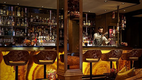 Let yourself be spoiled at the bar
