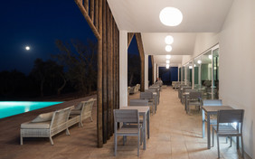 At Sobreiras Bar you can choose to have a drink or a light meal on the terrace by the pool, and enjoy the immaculate starry sky