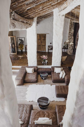 Combining the classic Spanish look with contemporary furniture
