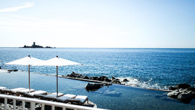 Another view from the salty pool