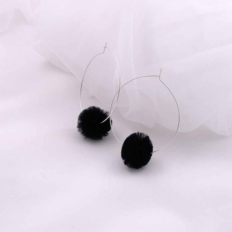 Thumbnail: créoles boucle d'oreille pompon tulle