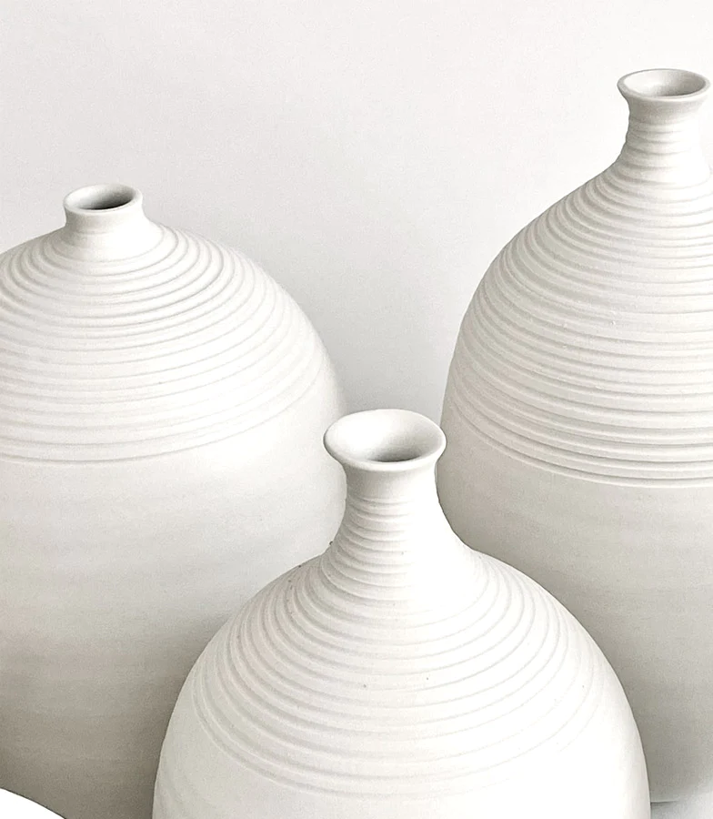 prod_blacknwhite_allure-vase-porcelaine_blanche_02-02_1080x.webp