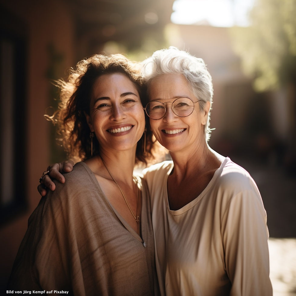 Herbstzeit. älter Frauen lachen