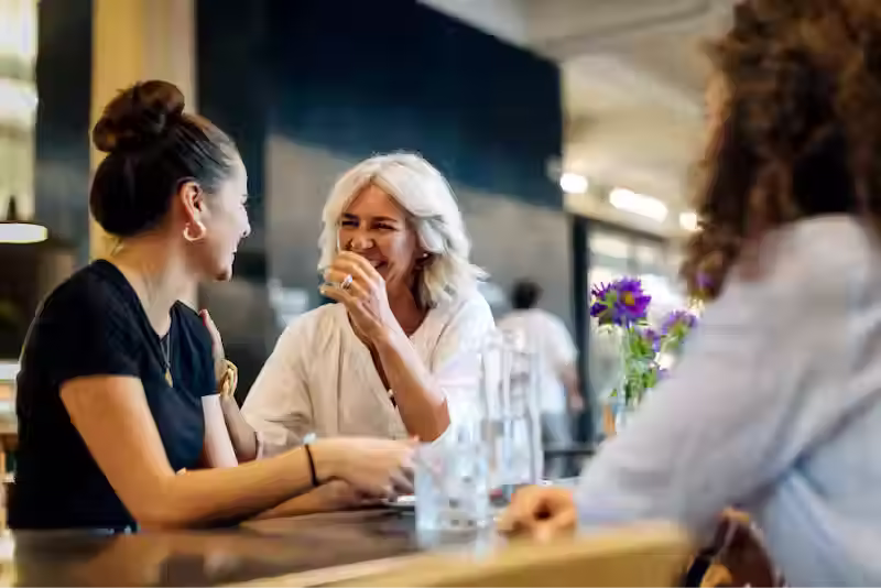 Freundschaften im Alter: Warum sie lebenswichtig sind (50+ Guide)