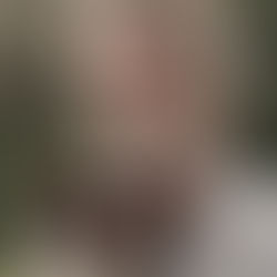 älterer Herr mit Hund