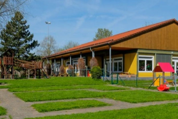 Kita Außenansicht.jpg