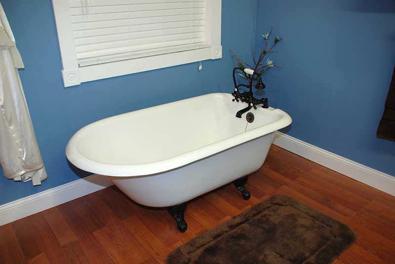 Cambridge Plumbing 55″ x 23.25″ Rolled Rim Claw Foot Bathtub