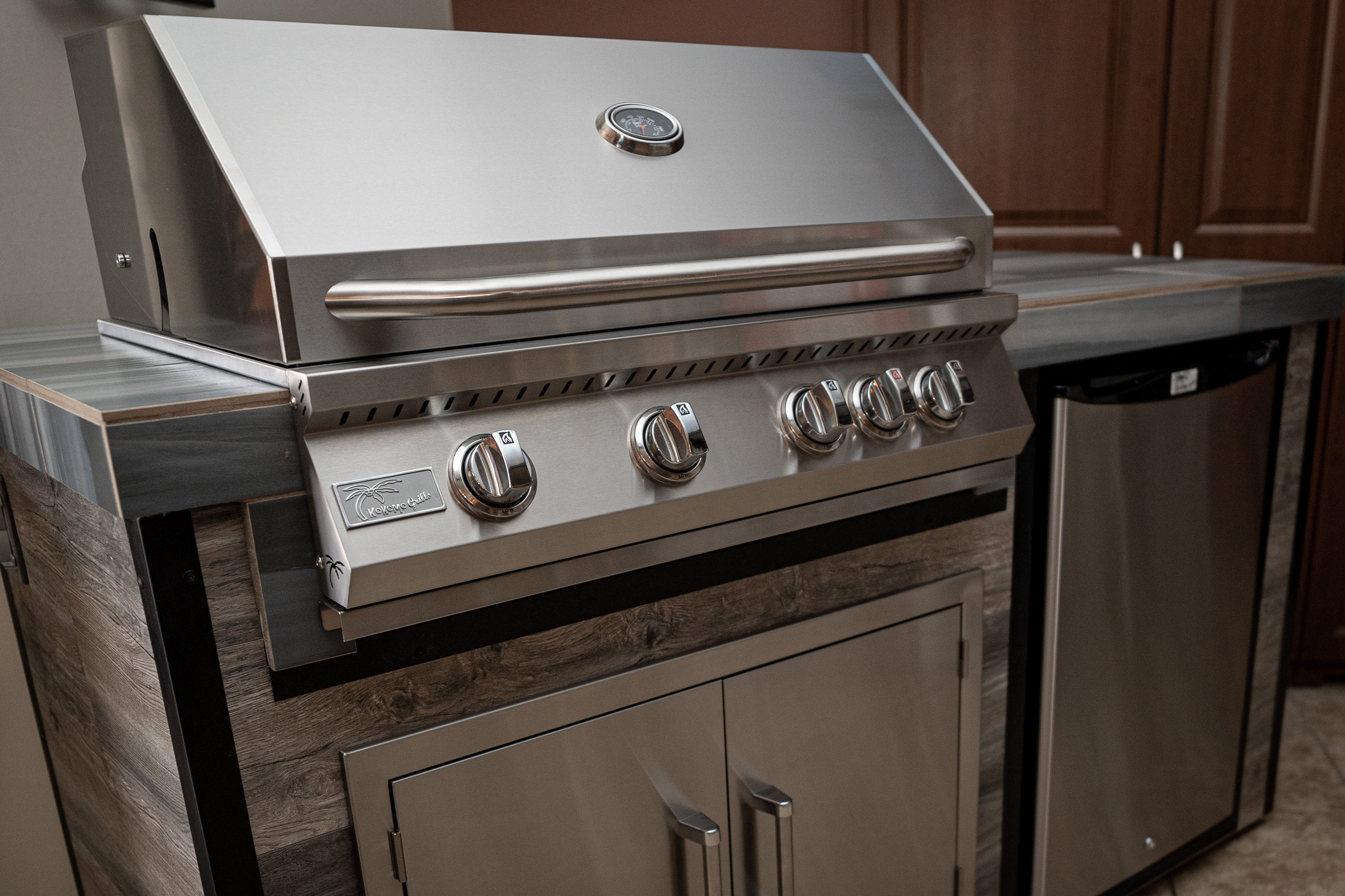 Kokomo Grills Elite 6' BBQ Island with Built In Grill, Drift Wood Look Siding