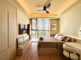 Luxury Urban Living for Tourists at Penthouse 5B