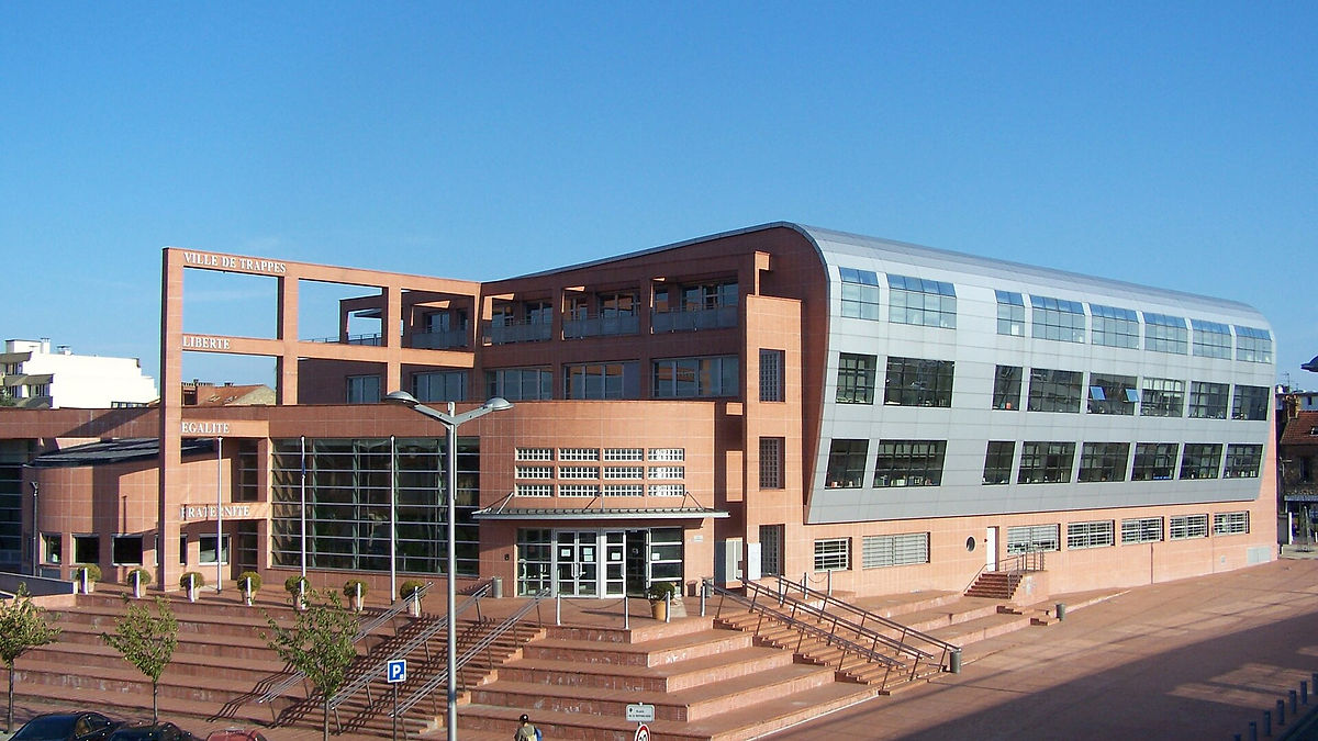 Ayuntamiento de Trappes, al suroeste de París, Francia