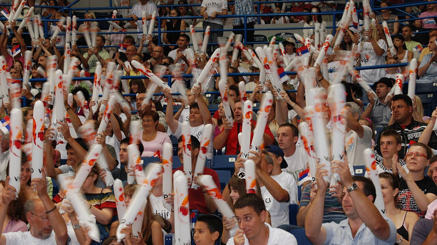 Partido de voleibol masculino entre Serbia y Cuba