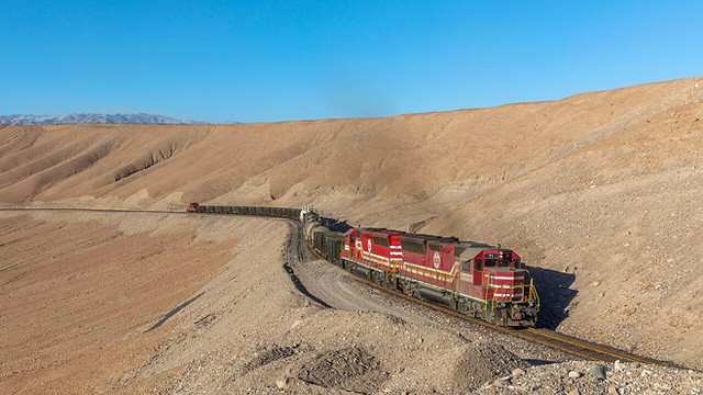 Tren minero entre Ilo y Toquepala, Perú