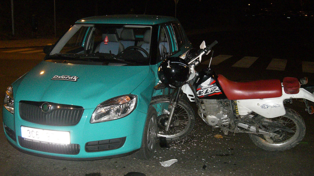 Muere motociclista tras chocar contra camioneta en bulevar a Zacatecas, en Aguascalientes
