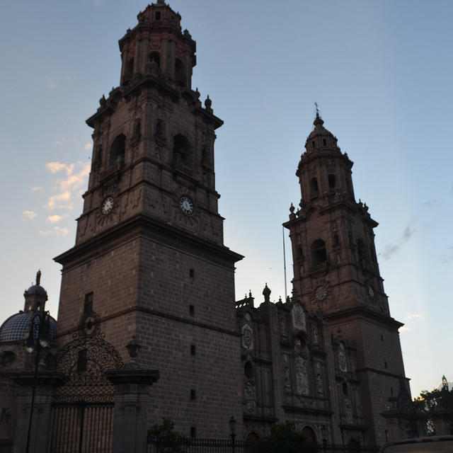 Michoacán: protesta atribuida a normalistas deja un vehículo incendiado en el Libramiento de Morelia