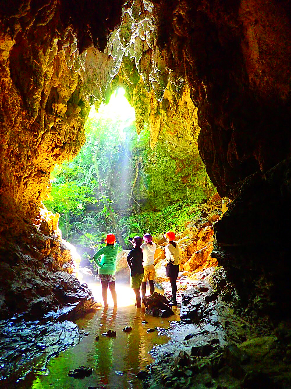 西表・石垣島旅行で西表おすすめツアー人気のケンガイドがおすすめする秘境パワースポット巡り・学生旅行・家族旅行・女子旅行で人気の西表SUPでマングローブ＆ジャングル探検トレッキング滝巡り！