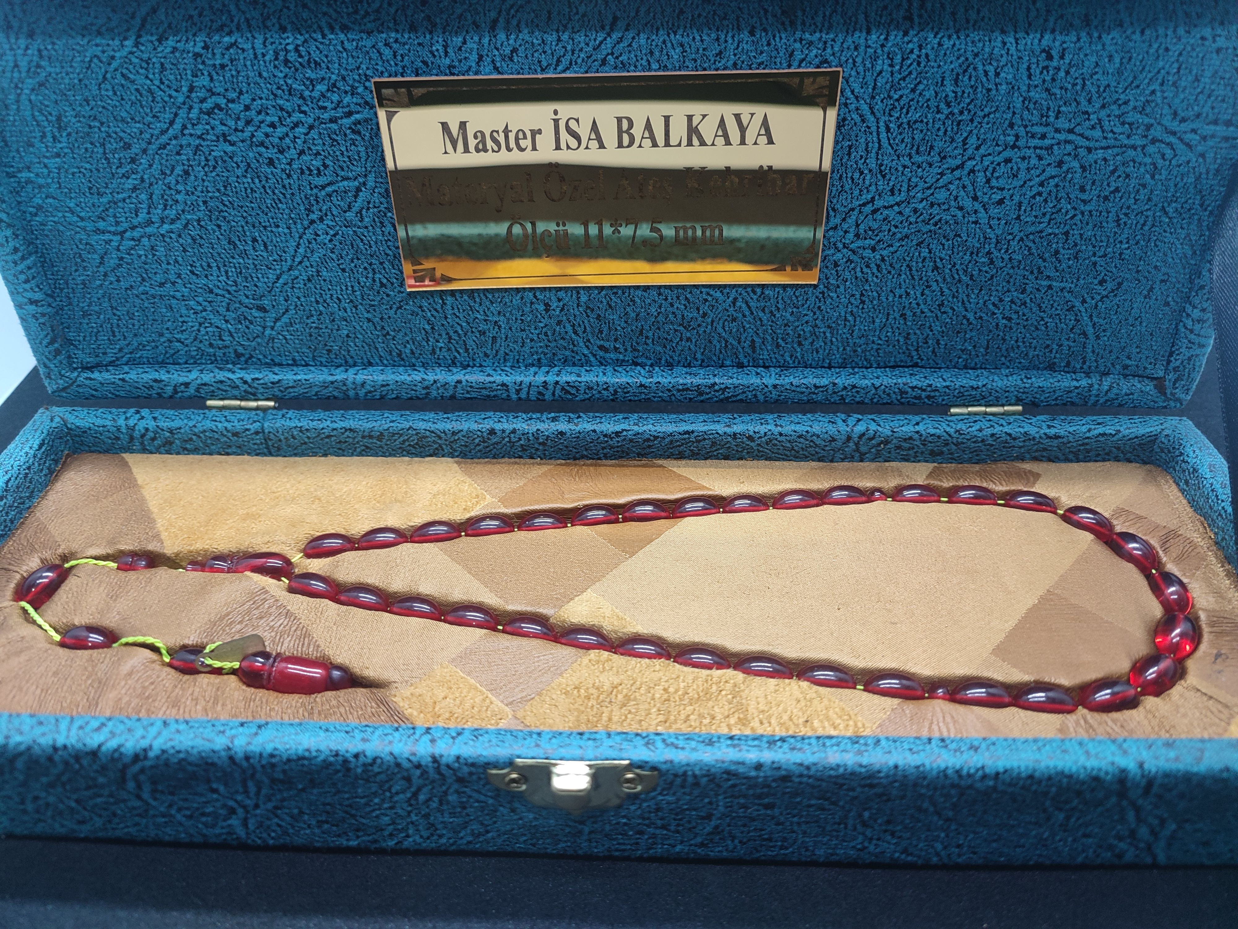 İSA BALKAYA VİP SERİSİ GÖMME KUTULU 12 KAT İPE DİZİLİ ESKİ ATEŞ-İ KEHRİBAR