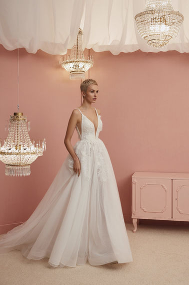 #robeDemariee #boutiqueMariage #robeDemariéeNancy #robeDemariéeLorraine #mariageNancy #robeDePrincesse #essayageRobeDemariée #boutiqueRobeDemariée #robeDeMariéeSurMesure #créatriceDeMariée