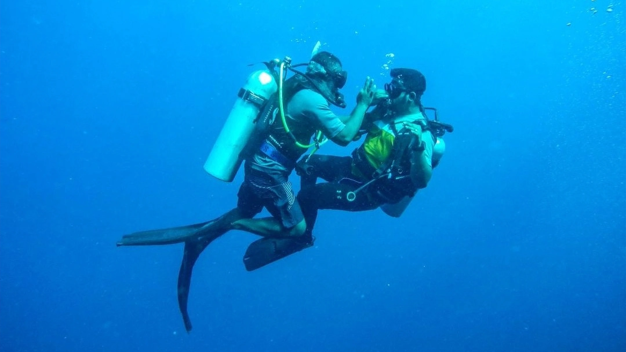 PADI Adaptive Support Diver course with a dive guide assisting a diver underwater with Dive Desk Male' and the Maldivian Academy of Diving Himmafushi in the Maldives.