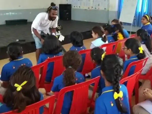 Dive Desk Managing Director presenting diving information to Kangaroo Kids students.