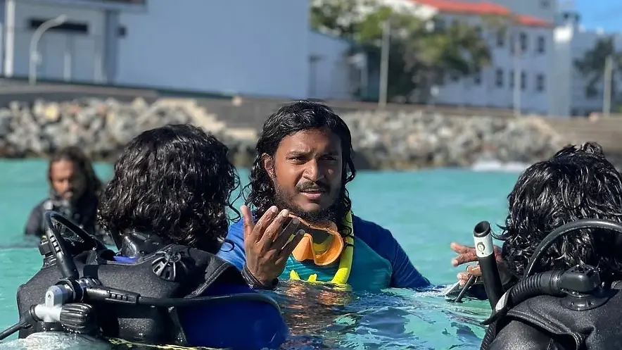 PADI Staff Instructor mentoring a group of IDC candidates with Maldivian Academy of Diving Himmafushi in the Maldives.