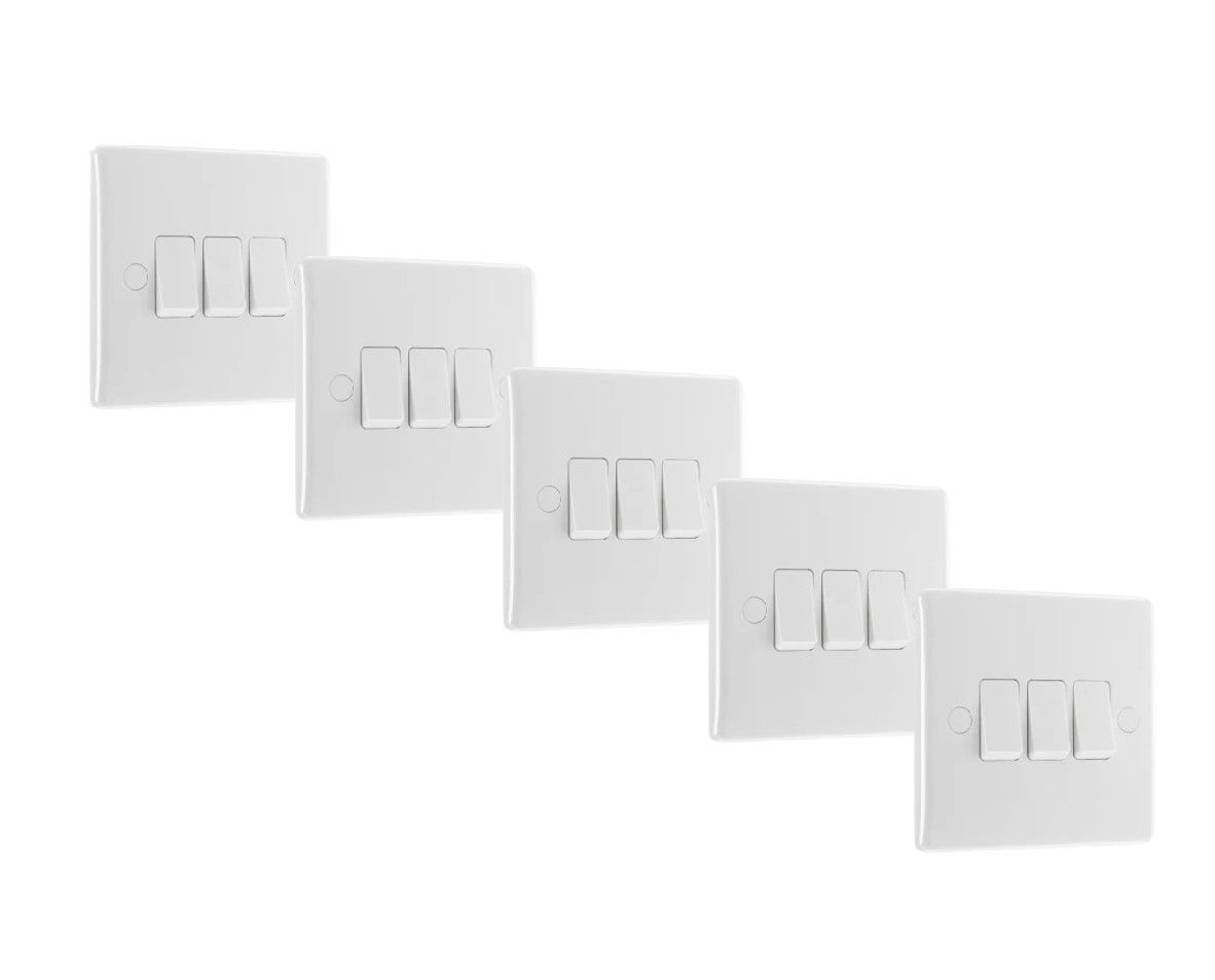 BG 800 Series white moulded 3 Gang 2 way light switch 20A 16AX 843-01 - 5pk