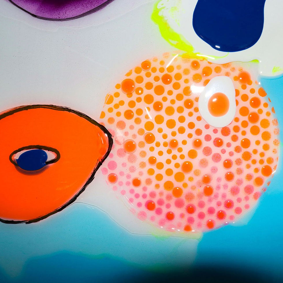 Prismar Marina Di Bartolomeo love 1 ist ein positives Werk aus Epoxidharz die 3 d Buchstaben leuchten in der Nacht.