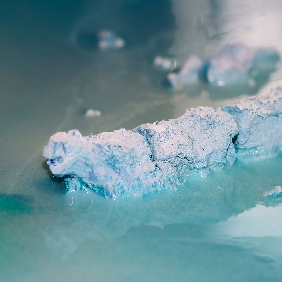 Arctic Kunstwerk in Blau-Türkis mit strukturierter Eisoptik und Epoxidharz Glanz