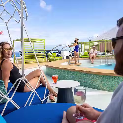icon-of-the-seas-suite-sun-deck-pool.avif