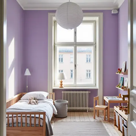 Rum målat med Cover Story Paint i kulören Viola - lilac bloom