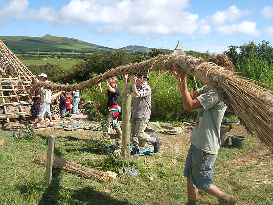 volunteers builing the new thatched roun