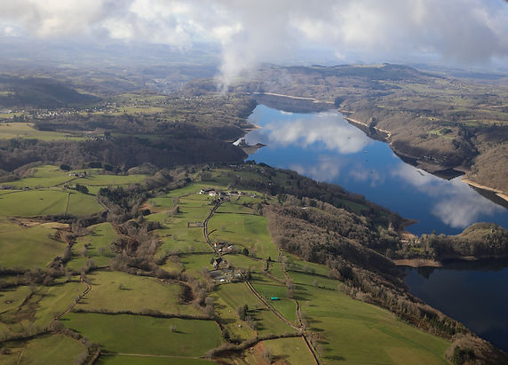 chateau de val et lac de bort les orgues