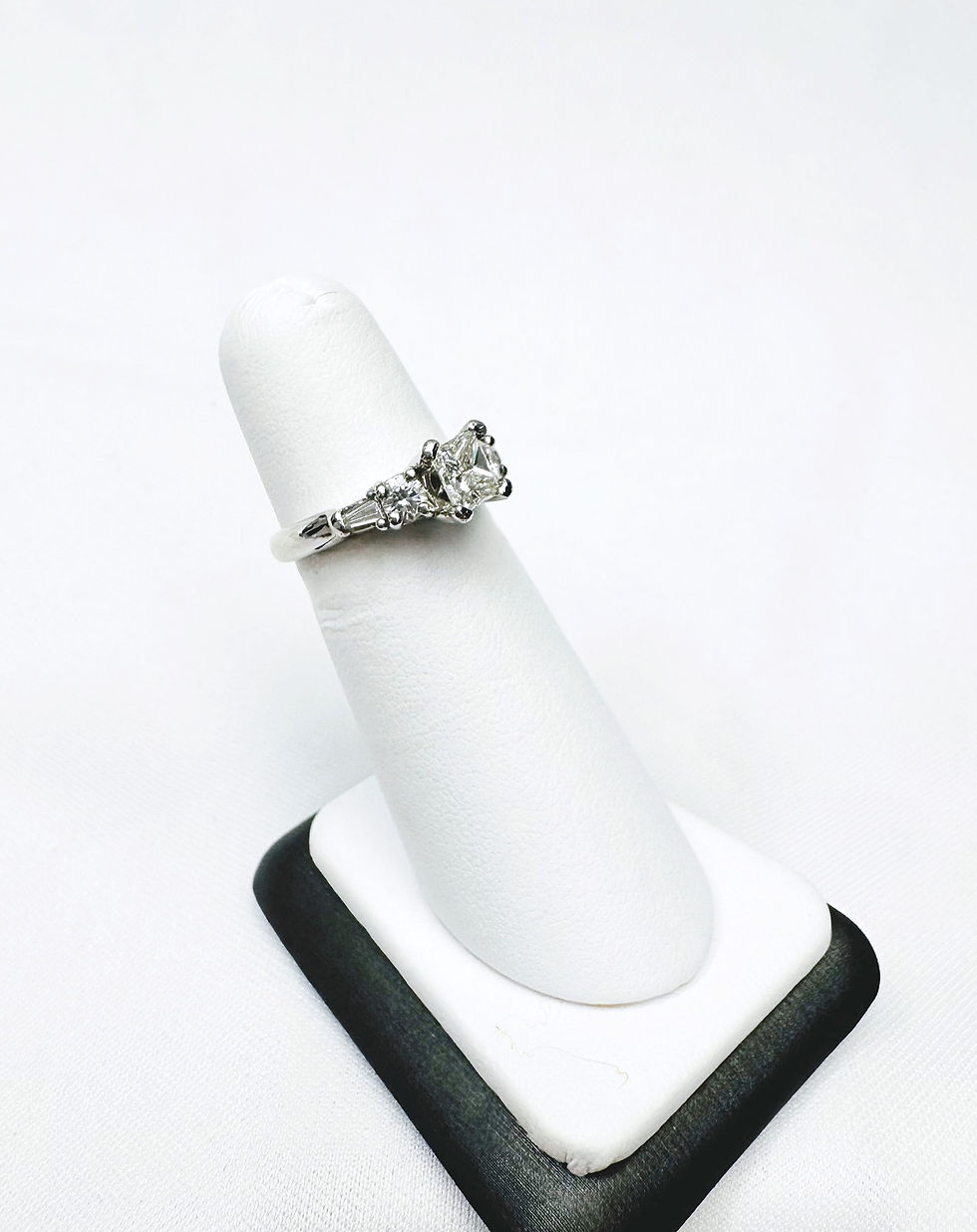 Thumbnail: Platnium Radient Cut Diamond 1.25ct Engagement Ring
