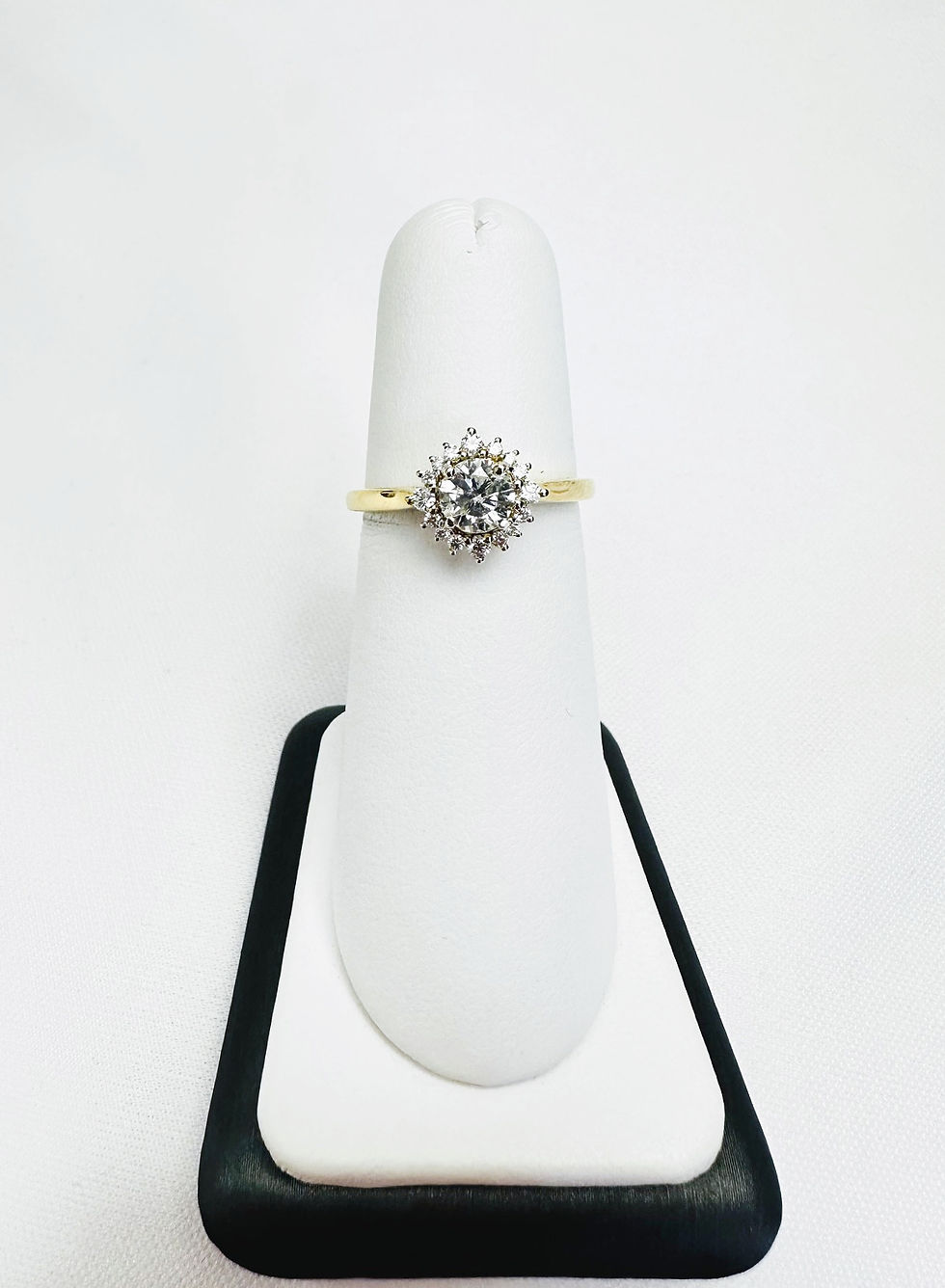 Thumbnail: 14kt Yellow Gold Round Diamond 0.67ct Engagement Ring With Halo