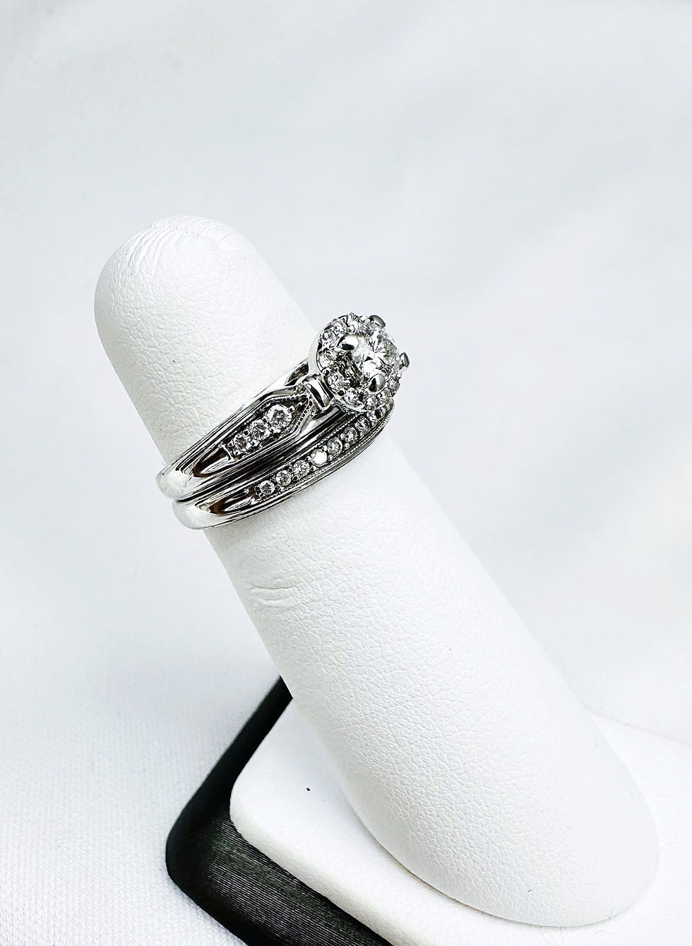 Thumbnail: 10kt White Gold 0.60ct Round Diamond Halo Wedding Set