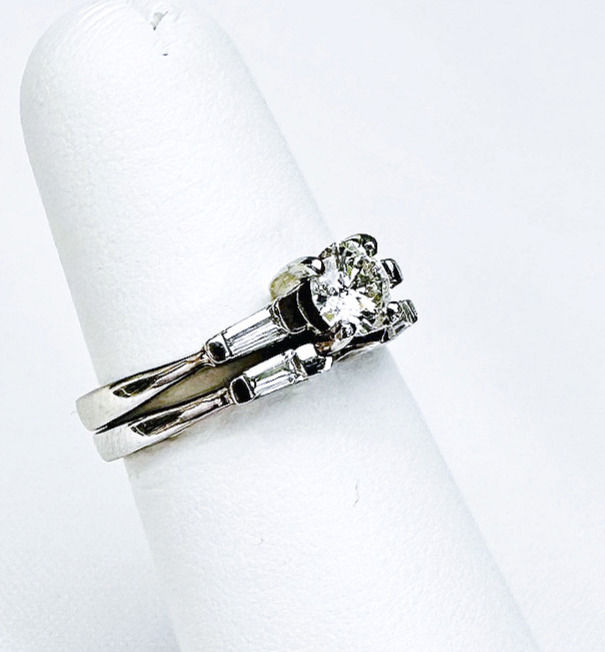 14kt White Gold 0.77ct Round & Baguette Diamond Wedding Set