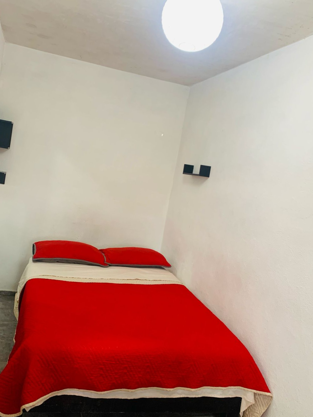 1, 2 ó 3 personas. Depto: 202