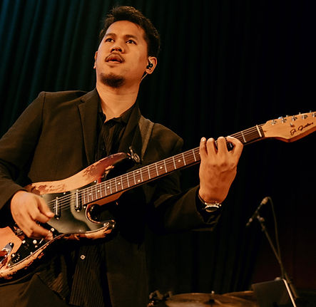 Avery Guitar Show.JPG