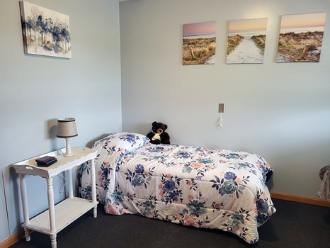 AlbanyOaks Assisted Living bedroom 2.png