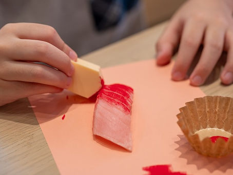 食品サンプル寿司制作体験子どもが制作中