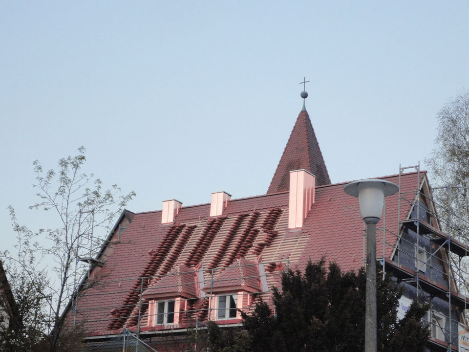 Spenglereiarbeit am Schornstein