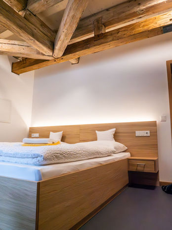 Doppelzimmer Ausstattung mit hochwertiger Möblierung von der Schreinerei