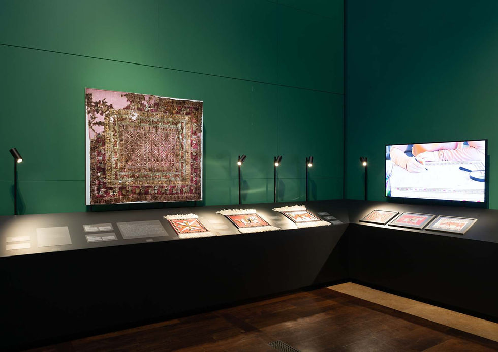 Museum exhibitions build up